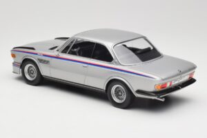 BMW 3.0 CSL E9 Polaris Silver Minichamps 1:18 155028135 Metal - imagem 5 de 6