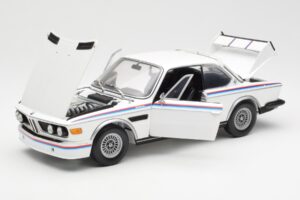 BMW 3.0 CSL E9 Com Kit Spoiler Branco Minichamps 1:18 180029021 Metal - imagem 2 de 8