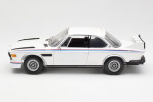 BMW 3.0 CSL E9 Com Kit Spoiler Branco Minichamps 1:18 180029021 Metal - imagem 4 de 8