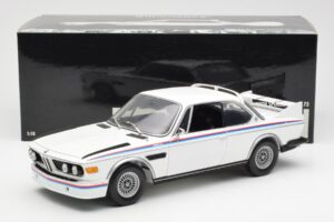 BMW 3.0 CSL E9 Com Kit Spoiler Branco Minichamps 1:18 180029021 Metal - imagem 8 de 8
