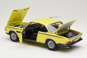 BMW 3.0 CSL E9 Amarelo Minichamps 1:18 80430137980 Metal - imagem 5 de 8