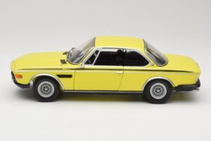 BMW 3.0 CSL E9 Amarelo Minichamps 1:18 80430137980 Metal - imagem 4 de 8