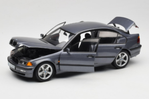 BMW 318i E46 Grey Metallic Edição Concessionário UT Models 1:18 80430028459 Metal - imagem 2 de 8