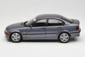 BMW 318i E46 Grey Metallic Edição Concessionário UT Models 1:18 80430028459 Metal - imagem 4 de 8