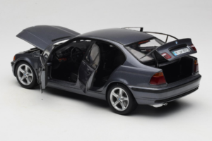 BMW 318i E46 Grey Metallic Edição Concessionário UT Models 1:18 80430028459 Metal - imagem 5 de 8