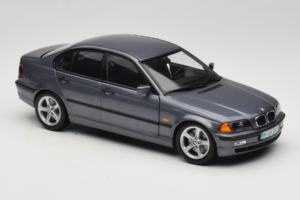 BMW 318i E46 Grey Metallic Edição Concessionário UT Models 1:18 80430028459 Metal - imagem 6 de 8