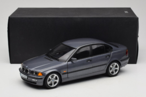 BMW 318i E46 Grey Metallic Edição Concessionário UT Models 1:18 80430028459 Metal - imagem 8 de 8