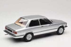 BMW 320 E21 Prata Minichamps 1:18 107024200 Resina - imagem 2 de 6
