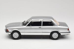 BMW 320 E21 Prata Minichamps 1:18 107024200 Resina - imagem 3 de 6