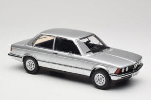 BMW 320 E21 Prata Minichamps 1:18 107024200 Resina - imagem 4 de 6