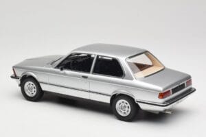 BMW 320 E21 Prata Minichamps 1:18 107024200 Resina - imagem 5 de 6