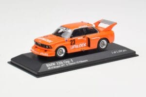 BMW 320i Group 5 #23 E. Cheever / G. Villeneuve 6 Hours of Mosport Class Winners 1977 Damaged Spoiler Minichamps 1:43 4007723 - imagem 2 de 5