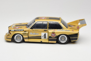 BMW 320i #4 Warsteiner J. Obermoser DRM 1977 Minichamps 1:18 180772105-R1 Metal - imagem 4 de 8