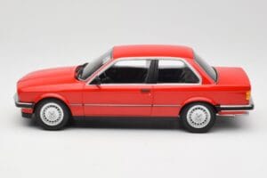 BMW 323i E21 Vermelho Minichamps 1:18 155026000 Metal - imagem 3 de 6