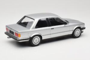 BMW 323i E21 Prata Minichamps 1:18 155026001 Metal - imagem 2 de 6