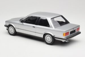 BMW 323i E21 Prata Minichamps 1:18 155026001 Metal - imagem 5 de 6