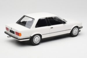 BMW 323i E21 Branco Minichamps 1:18 155026005 Metal - imagem 2 de 6