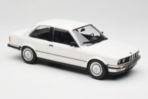 BMW 323i E21 Branco Minichamps 1:18 155026005 Metal - imagem 4 de 6