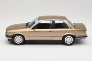 BMW 323i E30 Brown Metallic Minichamps 1:18 155026004 Metal - imagem 3 de 6