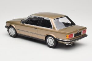 BMW 323i E30 Brown Metallic Minichamps 1:18 155026004 Metal - imagem 5 de 6
