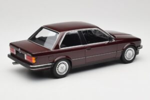 BMW 323i E30 Dark Red Metallic Minichamps 1:18 155026007 Metal - imagem 2 de 6