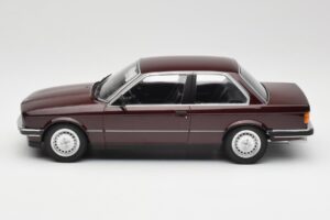 BMW 323i E30 Dark Red Metallic Minichamps 1:18 155026007 Metal - imagem 3 de 6