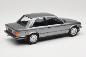 BMW 323i E30 Grey Metallic Minichamps 1:18 155026006 Metal - imagem 2 de 6