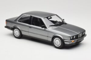 BMW 323i E30 Grey Metallic Minichamps 1:18 155026006 Metal - imagem 4 de 6