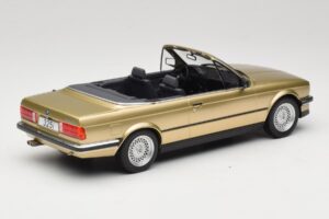 BMW 325i E30 Cabriolet Bege MCG 1:18 MCG18544 Metal - imagem 2 de 6