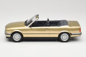 BMW 325i E30 Cabriolet Bege MCG 1:18 MCG18544 Metal - imagem 3 de 6
