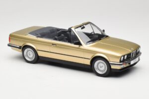 BMW 325i E30 Cabriolet Bege MCG 1:18 MCG18544 Metal - imagem 4 de 6