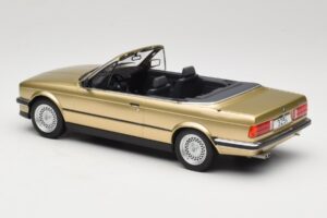 BMW 325i E30 Cabriolet Bege MCG 1:18 MCG18544 Metal - imagem 5 de 6