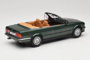 BMW 325i E30 Cabriolet Verde MCG 1:18 MCG18545 Metal - imagem 2 de 6