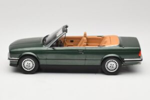 BMW 325i E30 Cabriolet Verde MCG 1:18 MCG18545 Metal - imagem 3 de 6