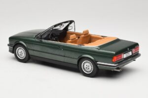 BMW 325i E30 Cabriolet Verde MCG 1:18 MCG18545 Metal - imagem 5 de 6