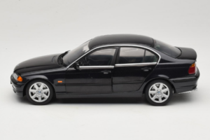 BMW 328i E46 Preto UT Models 1:18 80439422373 Metal - imagem 4 de 8