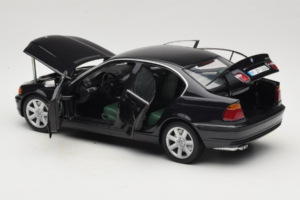 BMW 328i E46 Preto UT Models 1:18 80439422373 Metal - imagem 5 de 8