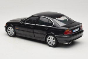 BMW 328i E46 Preto UT Models 1:18 80439422373 Metal - imagem 7 de 8