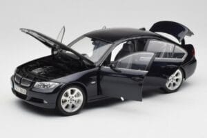 BMW 330i E46 Preto Kyosho 1:18 08731RB Metal - imagem 2 de 8