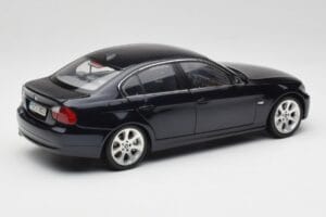 BMW 330i E46 Preto Kyosho 1:18 08731RB Metal - imagem 3 de 8