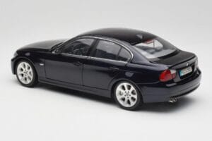 BMW 330i E46 Preto Kyosho 1:18 08731RB Metal - imagem 7 de 8