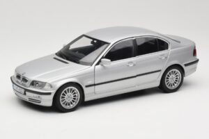 BMW 330i E46 Prata UT 1:18 80430302328 Metal