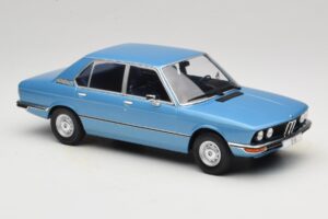 BMW 5 Series E12 Azul MCG 1:18 MCG18541 Metal - imagem 4 de 6