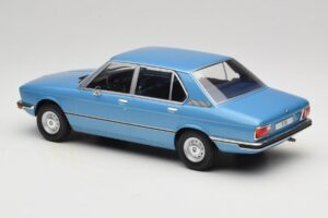 BMW 5 Series E12 Azul MCG 1:18 MCG18541 Metal - imagem 5 de 6