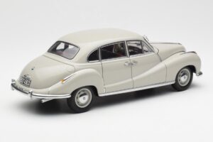 BMW 501 Cortina Cinzento AUTOart 1:18 80430393098 Metal - imagem 3 de 8