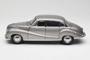 BMW 502 2.6 Luxus Silver Beige Metallic AUTOart 1:18 70591 Metal - imagem 4 de 8