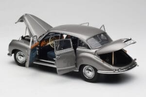 BMW 502 2.6 Luxus Silver Beige Metallic AUTOart 1:18 70591 Metal - imagem 5 de 8