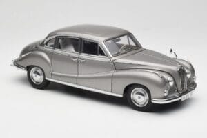 BMW 502 2.6 Luxus Silver Beige Metallic AUTOart 1:18 70591 Metal - imagem 6 de 8