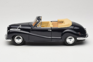BMW 502 Cabriolet Preto Maisto 1:18 31817 Metal - imagem 4 de 8