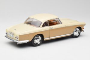 BMW 503 Bege Revell 1:18 8832 Metal - imagem 3 de 8